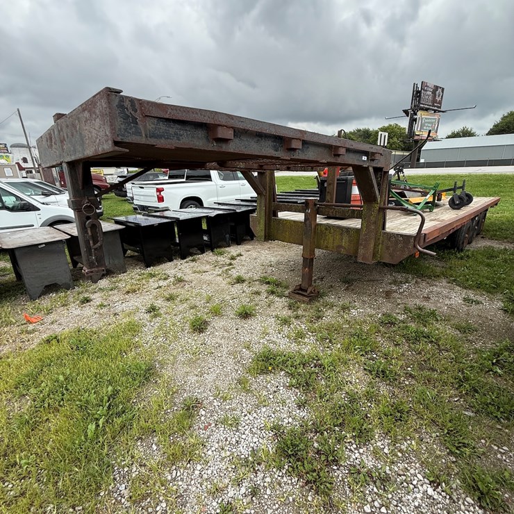 #34 • Shop Made Triple Axle Gooseneck Flatbed Trailer