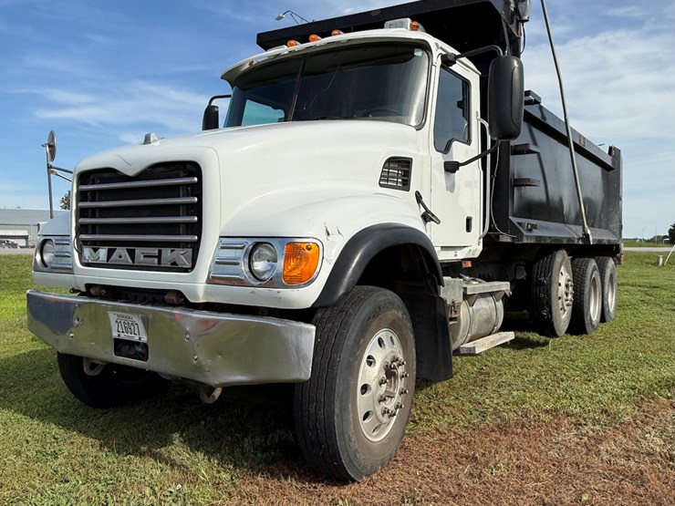 #16-•-2006-mack-cv713-granite-triple-axle-conventional-dump-truck-image-42