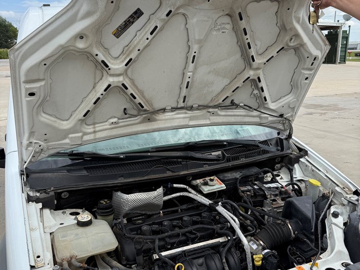 2012-utility-van-image-39