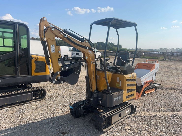 agt-mx12rx-mini-excavator-image-1