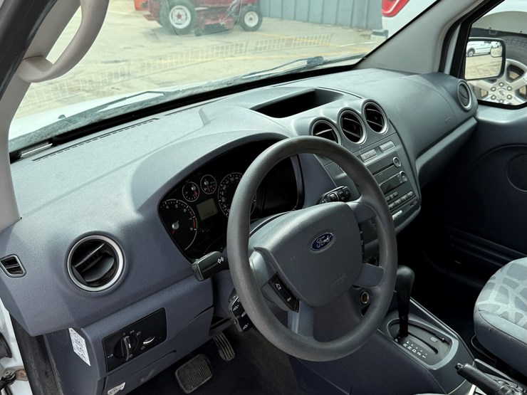 2012-utility-van-image-75