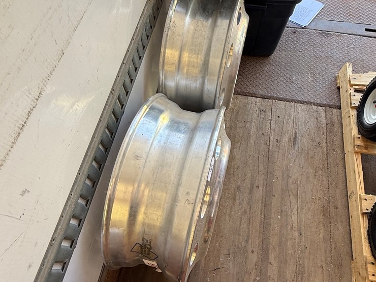 #19-•-(2)-aluminum-truck-wheels-image-3