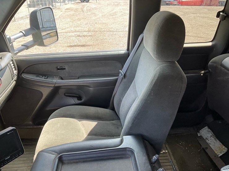2003-chevrolet-silverado-image-78