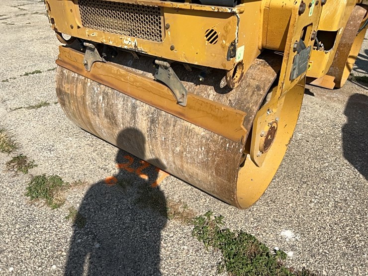 2016-caterpillar-cb34b-image-2