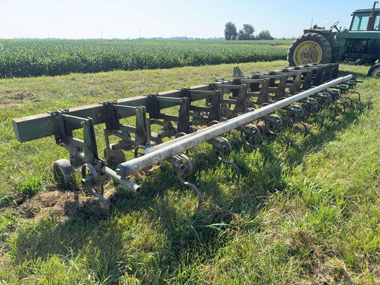 john-deere-12-image-3