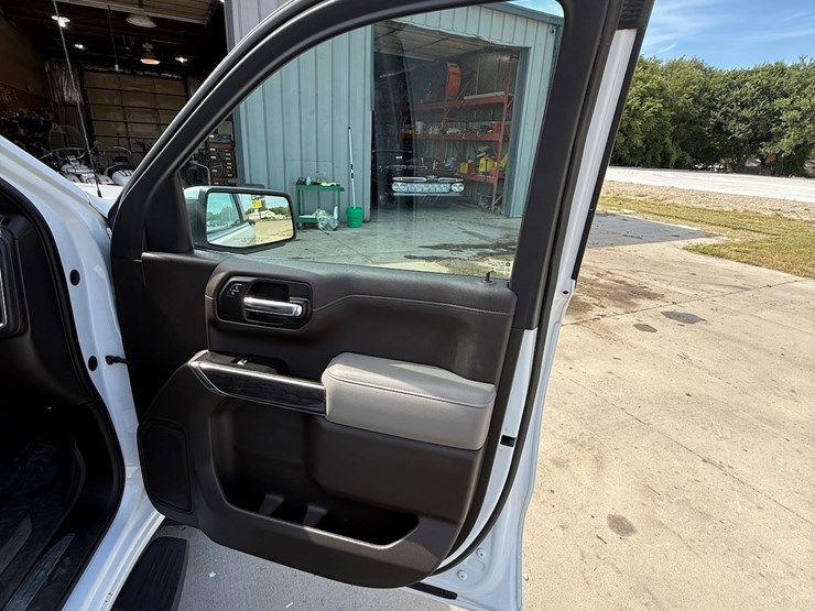 2019-chevrolet-k1500-image-39
