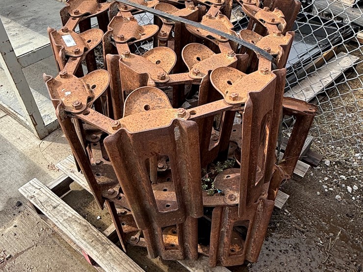 #42-•-set-of-steel-skidloader-tracks-image-2