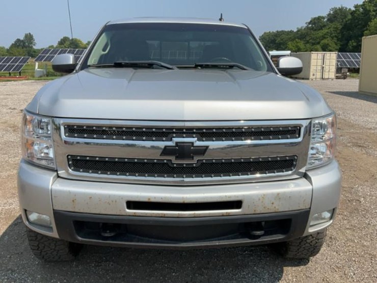 2011-chevrolet-silverado-image-8