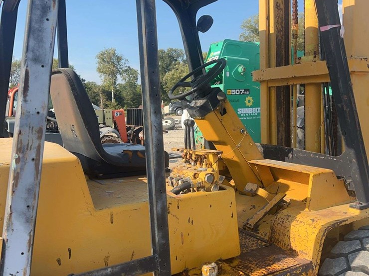 cat-v80d-warehouse-forklift-image-17