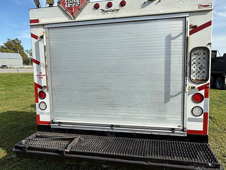 #17-•-2008-sterling-9500-tandem-axle-conventional-fuel-&-lube-truck-image-12