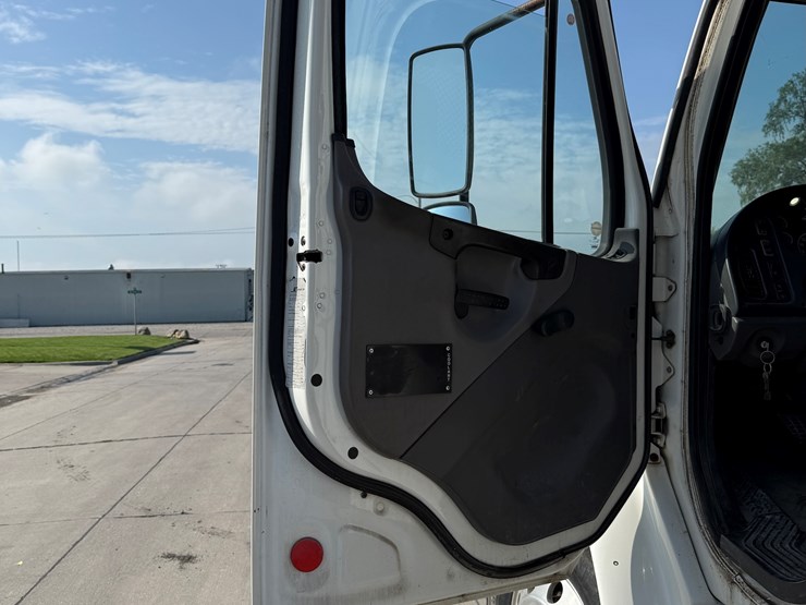 2005-caterpillar-c7-image-17