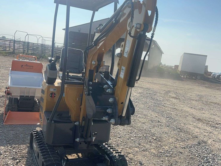 agt-mx12rx-mini-excavator-image-6
