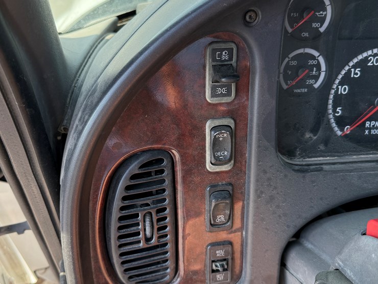 2005-caterpillar-c7-image-26