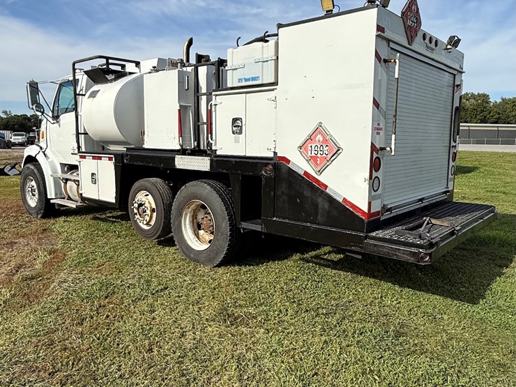 #17-•-2008-sterling-9500-tandem-axle-conventional-fuel-&-lube-truck-image-79
