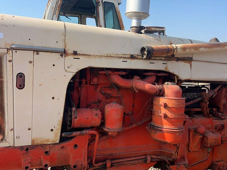 case-801-b-tractor-image-9