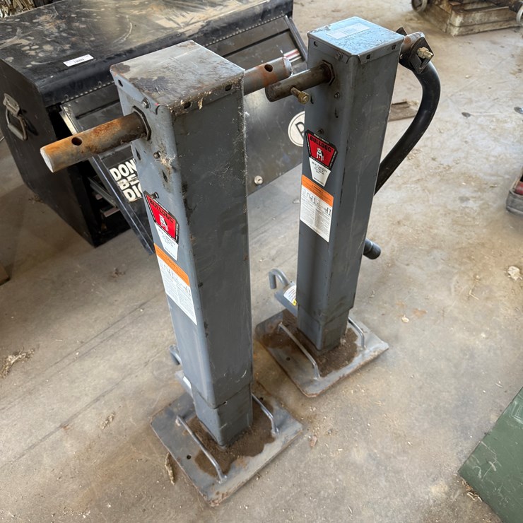 #129 • (2) Bulldog 10,000 lb. Trailer Jacks