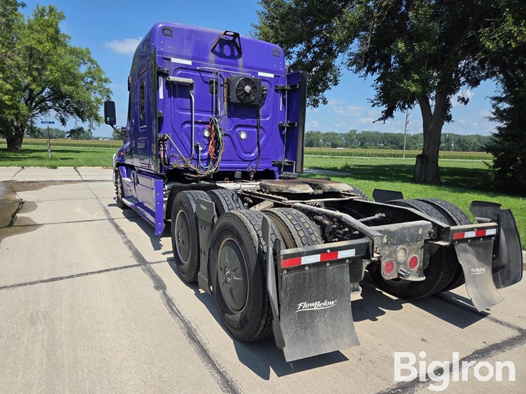 2016-freightliner-cascadia-125-evolution-image-7
