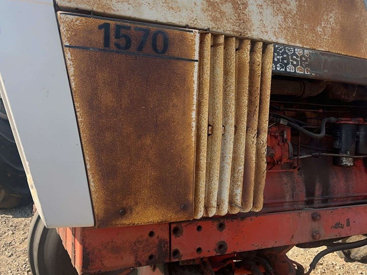 case-1570-cab-tractor-image-11