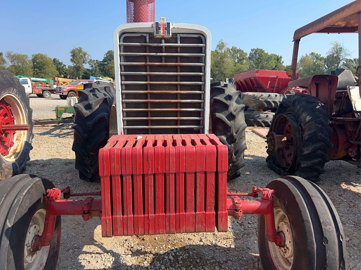ih-farmall-1206-diesel-tractor-image-8