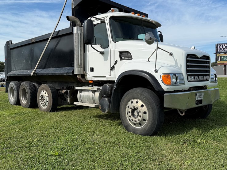#16-•-2006-mack-cv713-granite-triple-axle-conventional-dump-truck-image-5