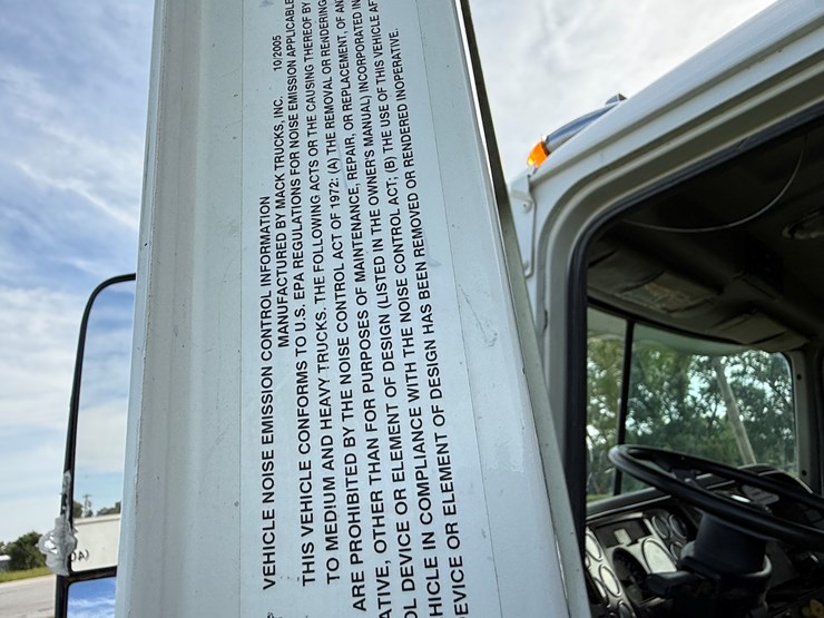 #16-•-2006-mack-cv713-granite-triple-axle-conventional-dump-truck-image-31