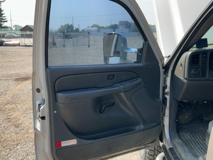 2005-chevrolet-silverado-image-69