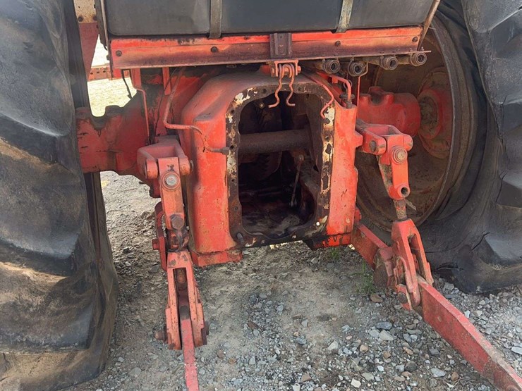 case-1570-cab-tractor-image-18