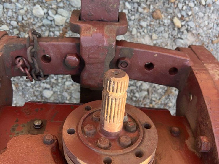 allis-chalmers-7040-tractor-image-15