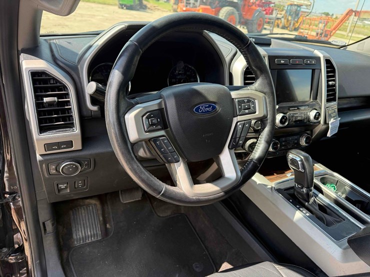 2020-ford-f150-lariat-image-17