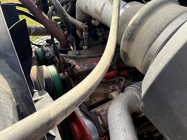 #17-•-2008-sterling-9500-tandem-axle-conventional-fuel-&-lube-truck-image-41