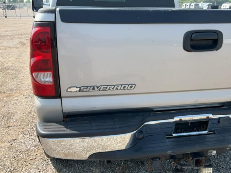 2005-chevrolet-silverado-image-30