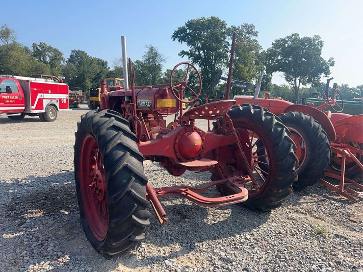 farmall-f-20-tricycle-tractor-image-2