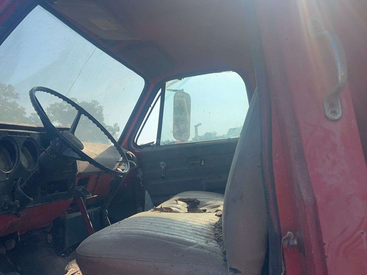 gmc-6500-s/a-day-cab-spreader-truck-image-32
