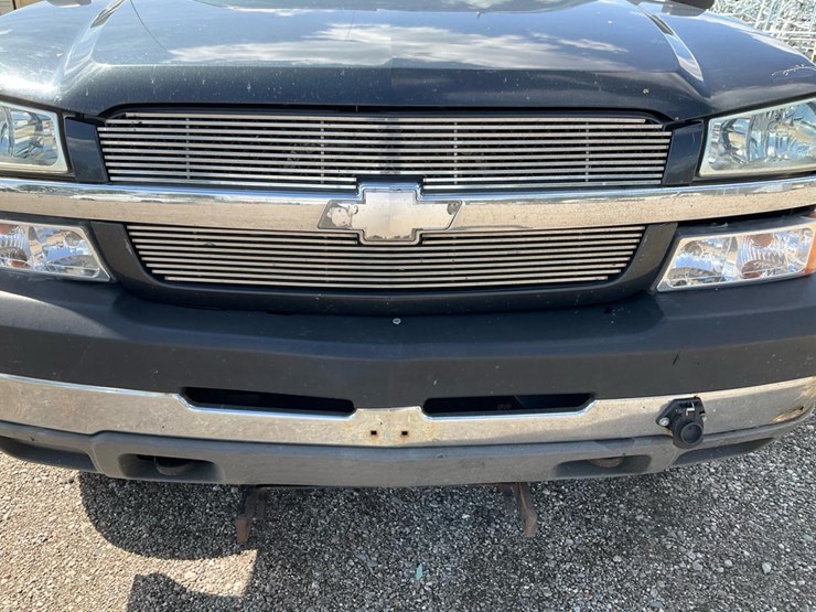 2003-chevrolet-silverado-image-11