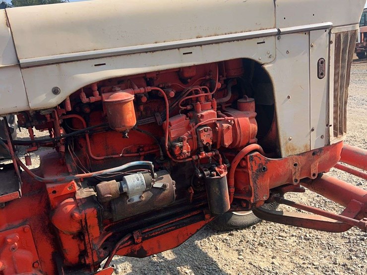 case-801-b-tractor-image-19
