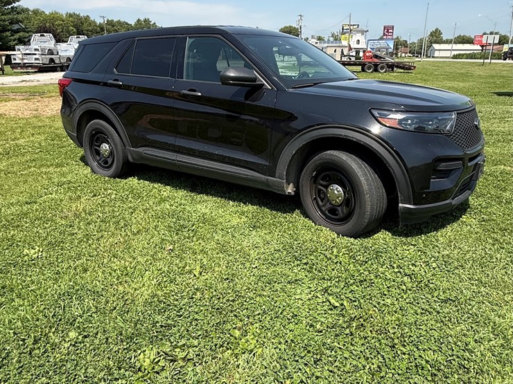 2021-ford-explorer-police-interceptor-image-1