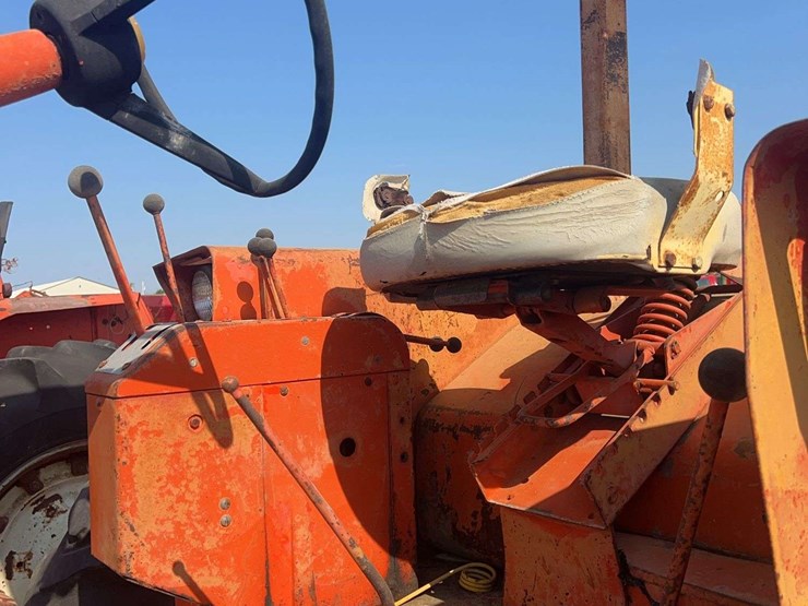 allis-chalmers-xt-series-3-tractor-image-27