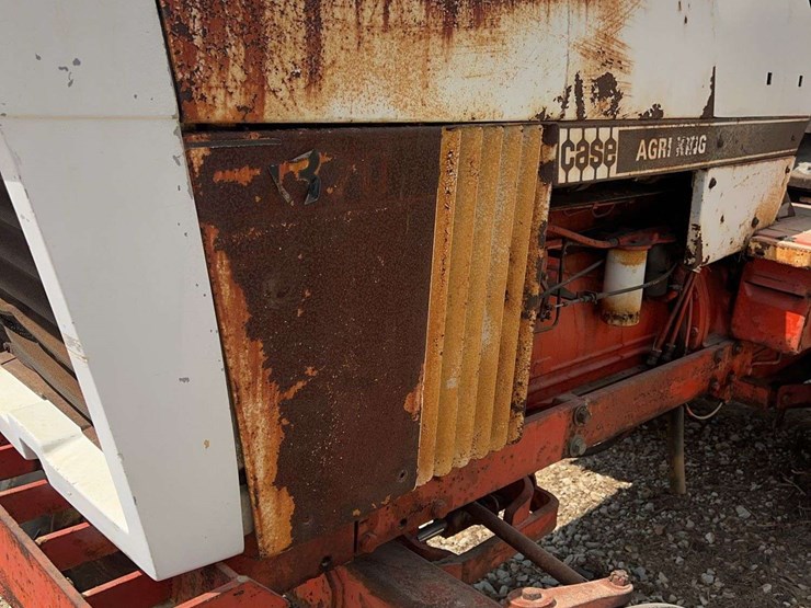 case-1370-cab-tractor-image-10