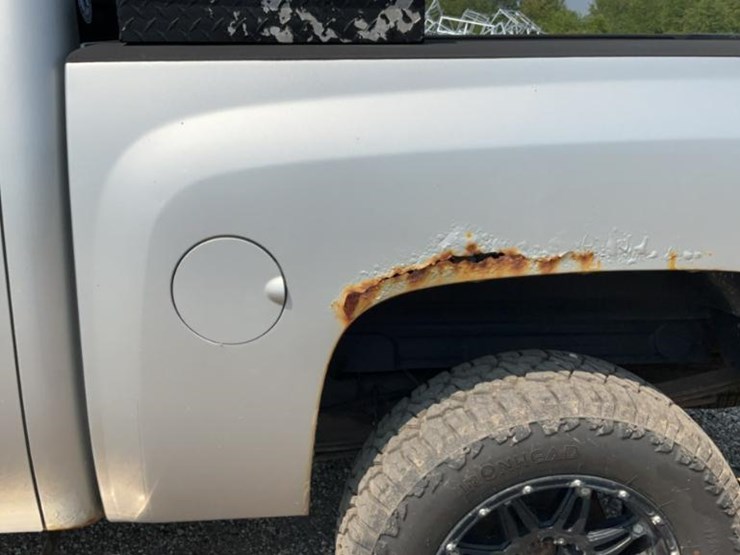 2011-chevrolet-silverado-image-22