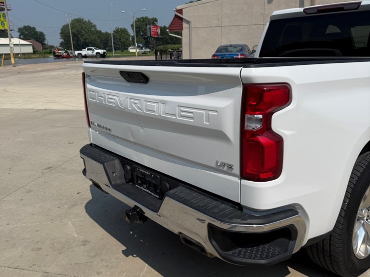 2019-chevrolet-silverado-image-24