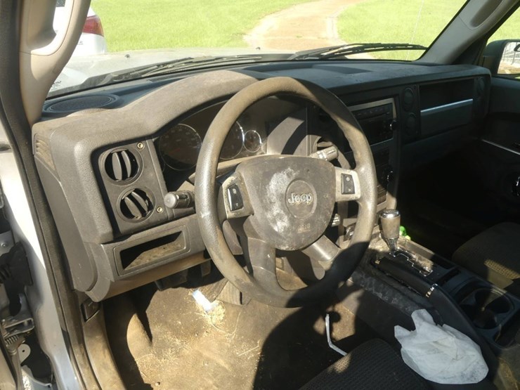 2010-jeep-commander-image-9