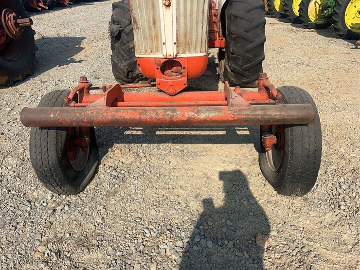 case-801-b-tractor-image-7
