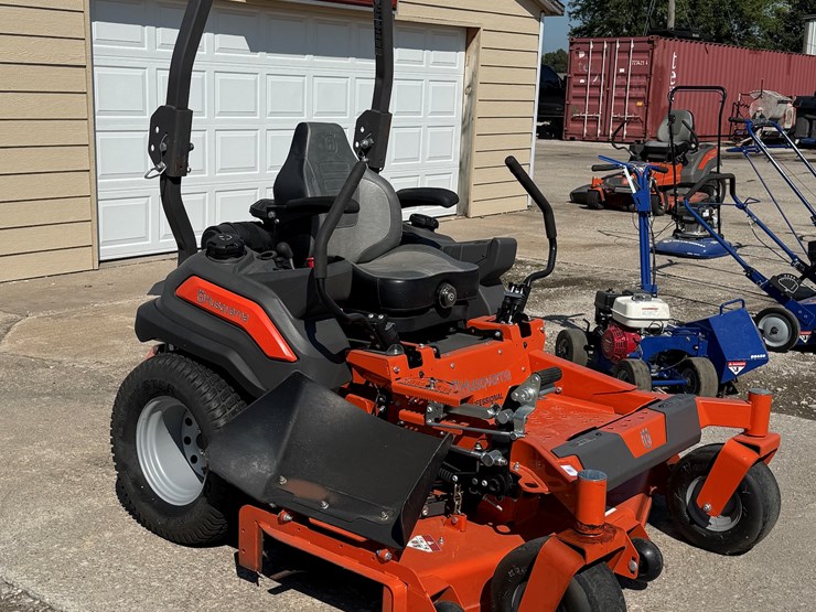 #45-•-2024-husqvarna-ztr-z560l-commercial-mid-deck-zero-turn-riding-mower-image-2