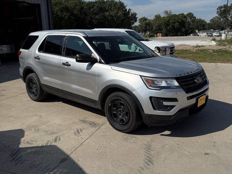 2016-ford-explorer-police-interceptor-image-39