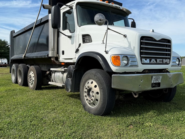#16-•-2006-mack-cv713-granite-triple-axle-conventional-dump-truck-image-2