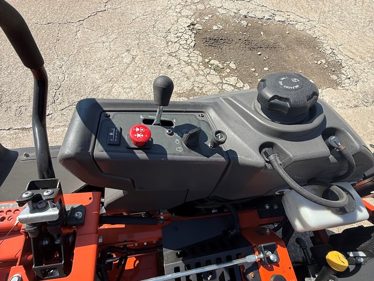 #45-•-2024-husqvarna-ztr-z560l-commercial-mid-deck-zero-turn-riding-mower-image-15