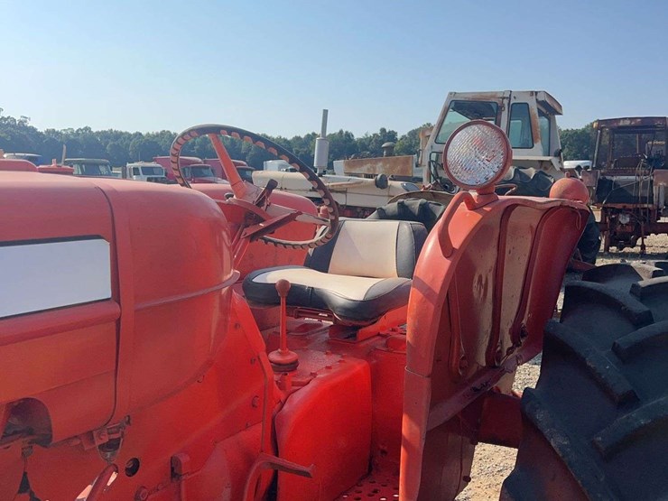 allis-chalmers-d17-tractor-image-12