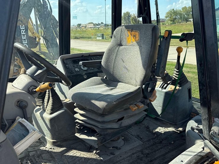 jcb-214s-image-14