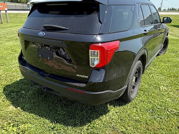 2021-ford-explorer-police-interceptor-image-41