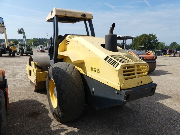 2011-bomag-bw211d-40-image-6